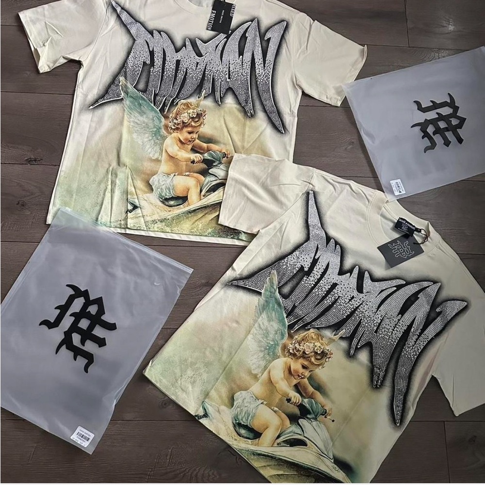 Mixed emotion T-Shirt with rhinestones Angel Print
